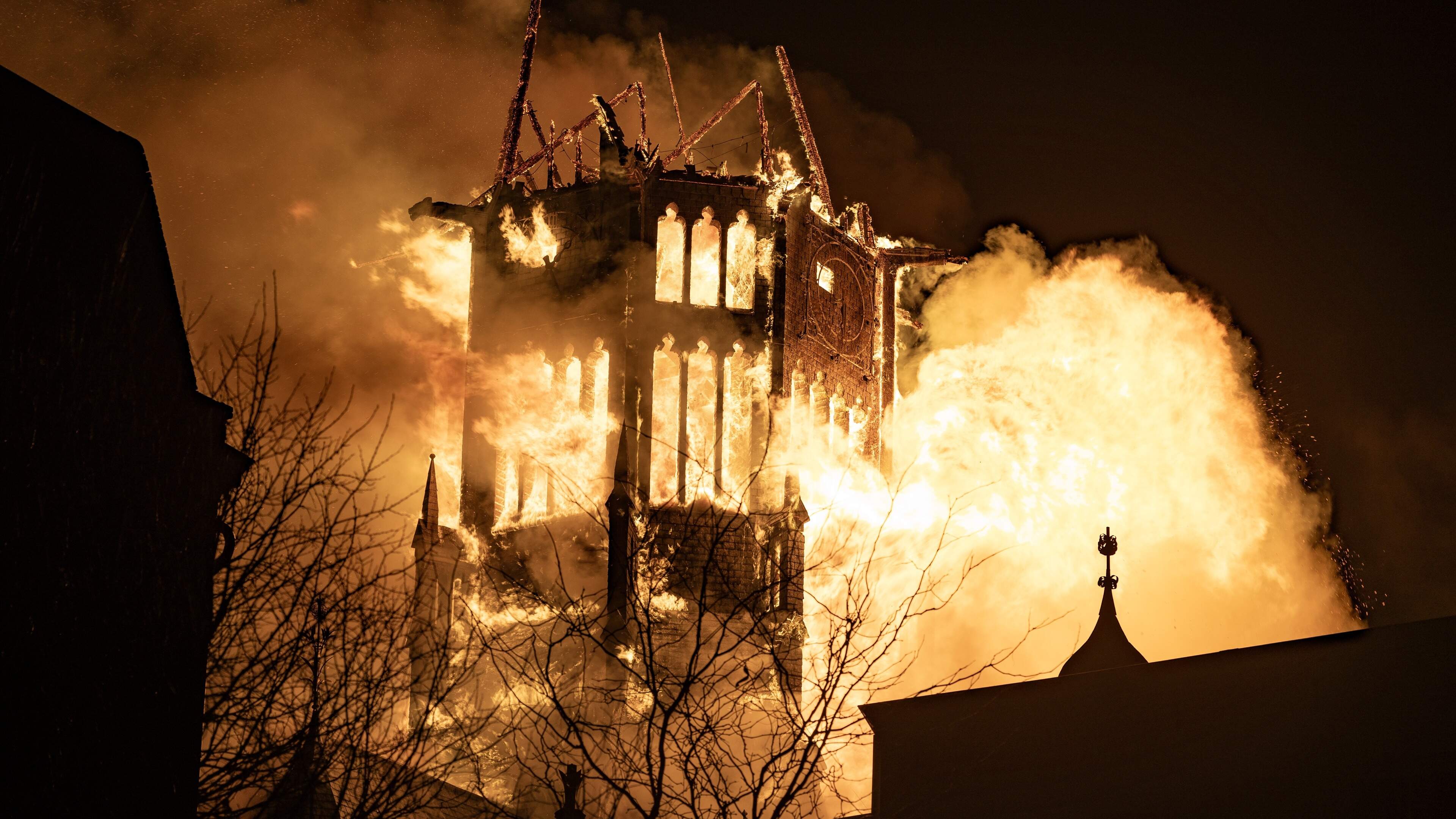 Brand Vondelkerk blijft mysterie: politie vindt geen ’tactische sporen’